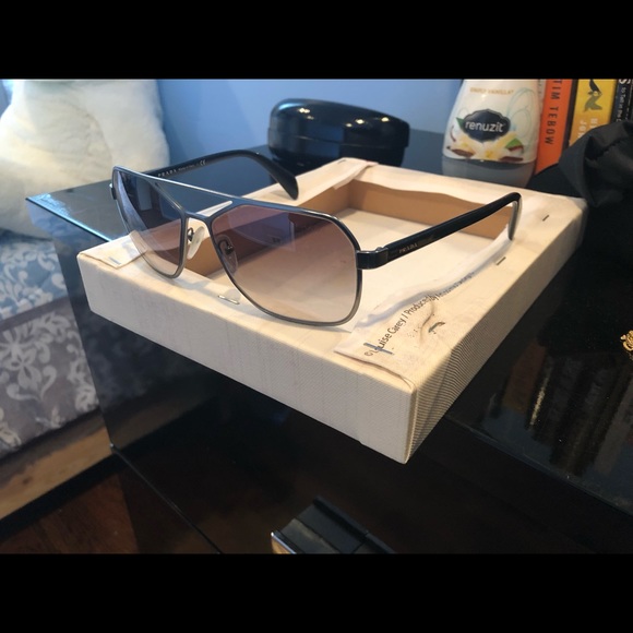 PRADA SUNGLASSES RETAIL $370 - Picture 2 of 7